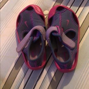 Size 4 Nike’s